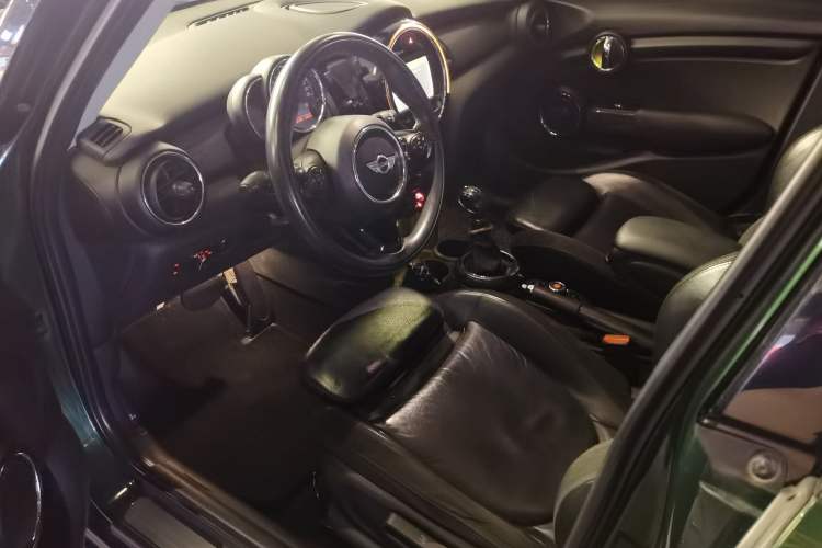 Used MINI 2015 1.5T COOPER Excitement Five-Door Edition Driver Seat