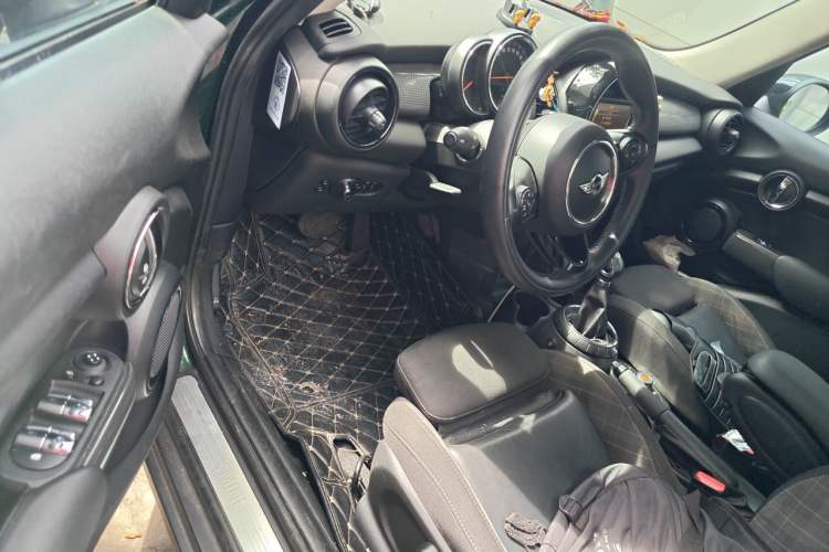 Used MINI 2015 1.5T COOPER Fun Five-Door Edition Driver Seat
