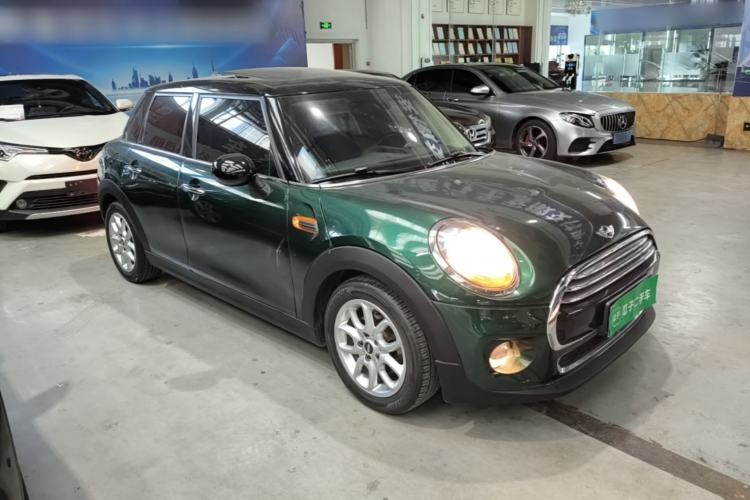 Used MINI 2015 1.5T COOPER Fun Five-Door Edition Front Right 45 Deg