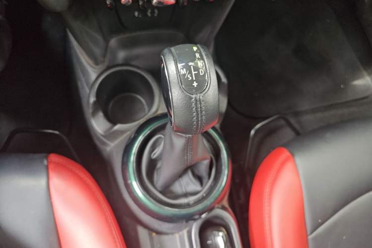 Used MINI 2015 1.2T ONE Five-Door Edition Gear Lever