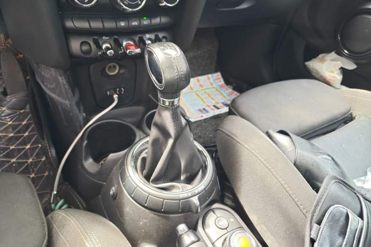 Used MINI 2015 1.5T COOPER Fun Five-Door Edition Gear Lever