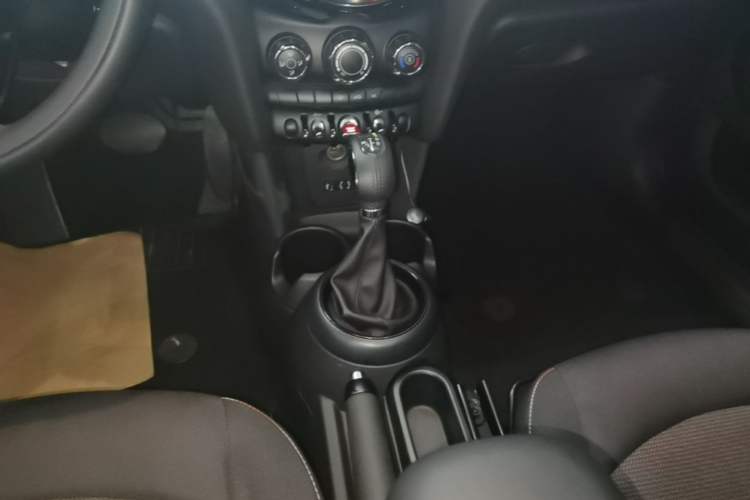 Used MINI 2015 1.2T ONE Five-Door Edition Gear Lever