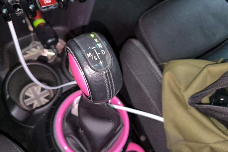 Used MINI 2015 1.5T COOPER Fun Five-Door Edition Gear Lever