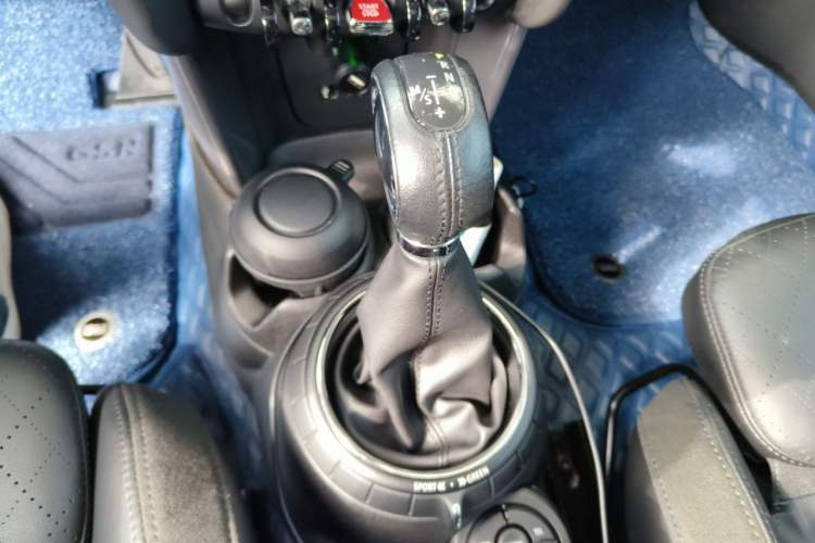 Used MINI 2015 1.5T COOPER Excitement Five-Door Edition Gear Lever