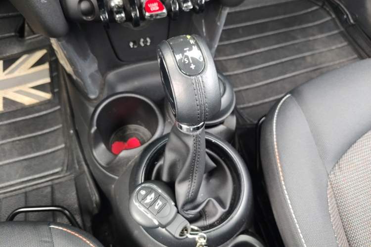 Used MINI 2015 1.2T ONE Five-Door Edition Gear Lever