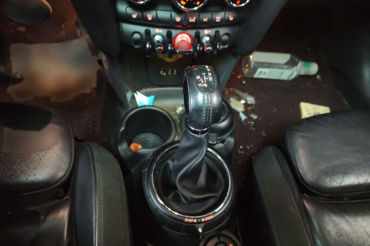 Used MINI 2015 1.5T COOPER Fun Five-Door Edition Gear Lever