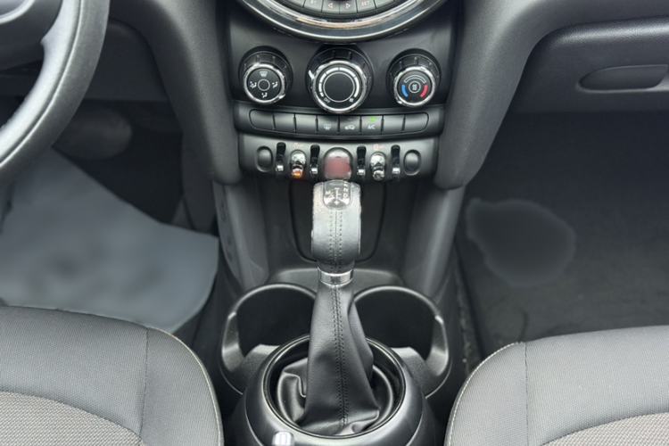 Used MINI 2015 1.2T ONE Five-Door Edition Gear Lever