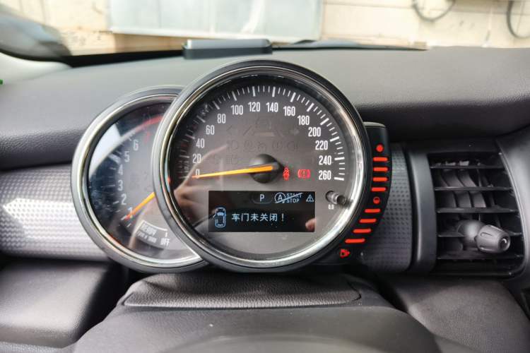 Used MINI 2015 1.5T COOPER Excitement Five-Door Edition Instrument Cluster
