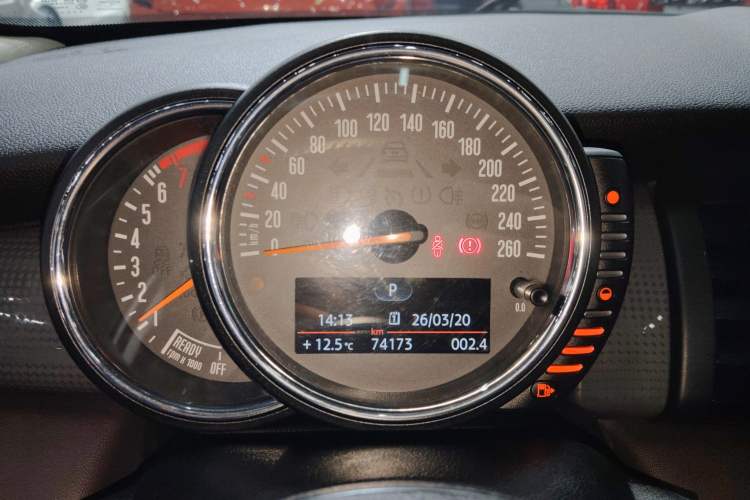 Used MINI 2015 1.5T COOPER Excitement Five-Door Edition Instrument Cluster