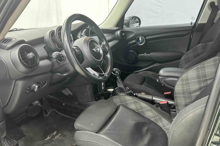 Used MINI 2015 1.5T COOPER Fun Five-Door Edition Interior 1