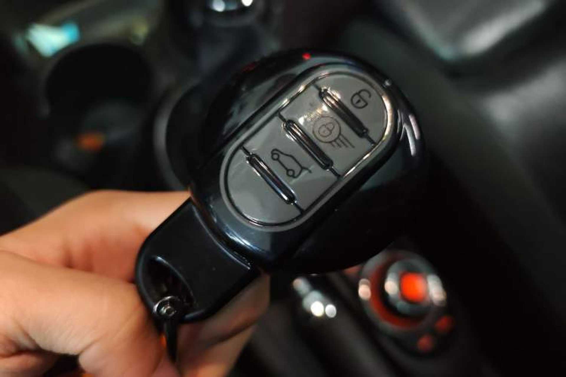 Used MINI 2015 1.5T COOPER Fun Five-Door Edition Interior 1