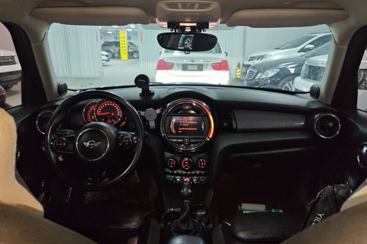 Used MINI 2015 1.5T COOPER Fun Five-Door Edition Interior 2