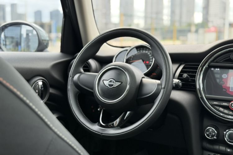 Used MINI 2015 1.2T ONE Five-Door Edition Interior 2