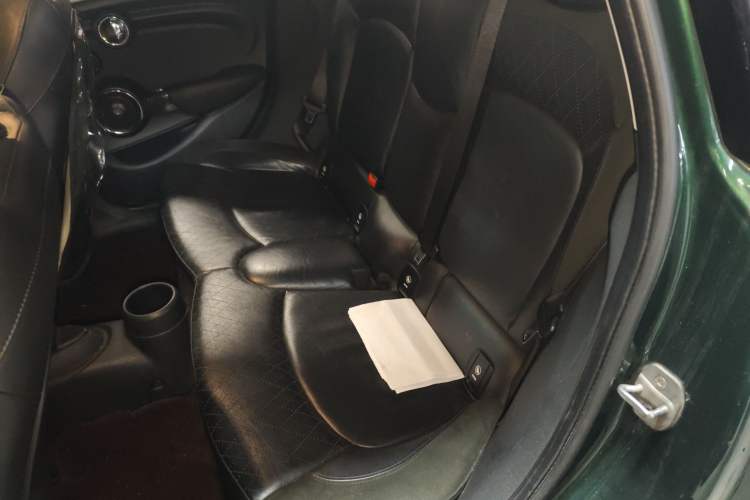 Used MINI 2015 1.5T COOPER Fun Five-Door Edition Interior 4