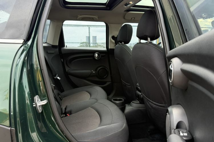 Used MINI 2015 1.2T ONE Five-Door Edition Interior 4