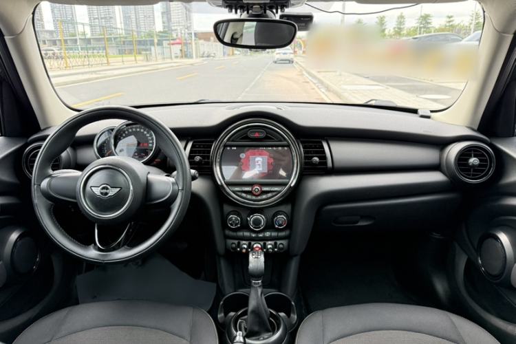 Used MINI 2015 1.2T ONE Five-Door Edition Interior 7