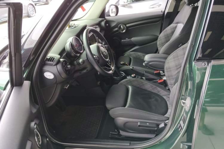 Used MINI 2015 1.5T COOPER Fun Five-Door Edition Left Front Seat