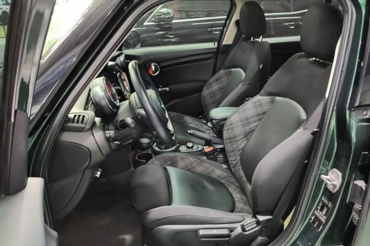 Used MINI 2015 1.5T COOPER Fun Five-Door Edition Left Front Seat