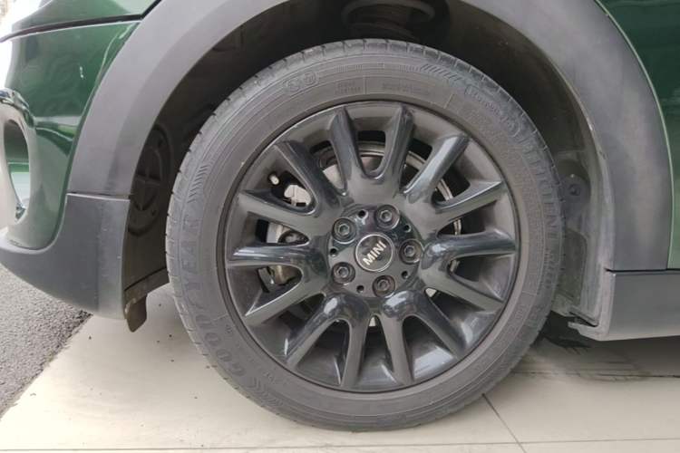 Used MINI 2015 1.5T COOPER Fun Five-Door Edition Left Front Wheel Hub