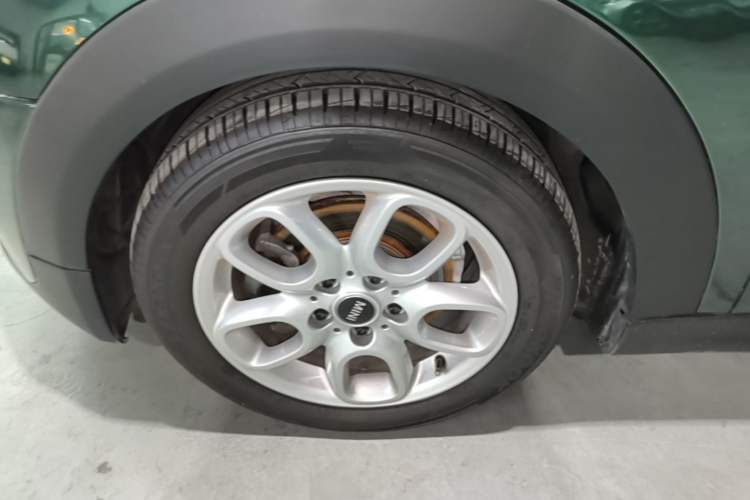 Used MINI 2015 1.5T COOPER Fun Five-Door Edition Left Front Wheel Hub