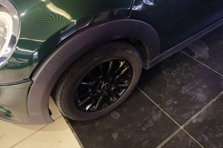 Used MINI 2015 1.5T COOPER Excitement Five-Door Edition Left Front Wheel Hub