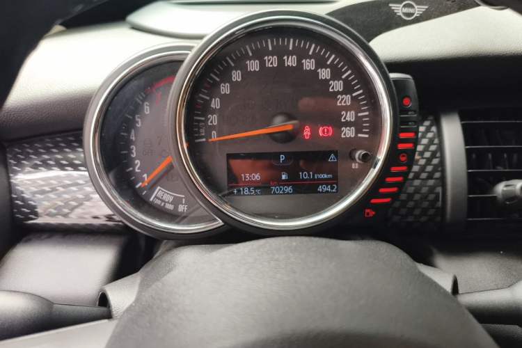 Used MINI 2015 2.0T COOPER S Five-Door Edition Odometer Close Up