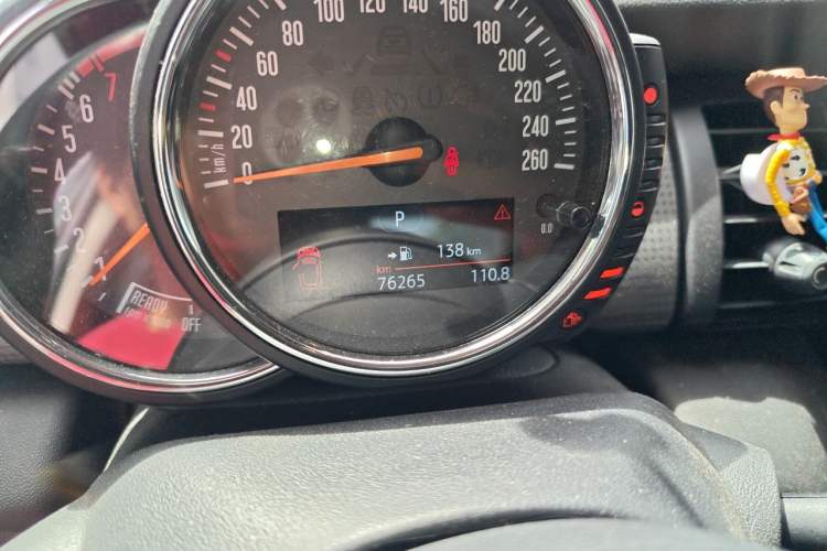 Used MINI 2015 1.5T COOPER Fun Five-Door Edition Odometer Close Up