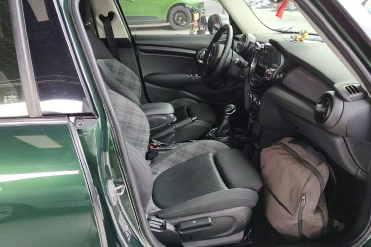 Used MINI 2015 1.5T COOPER Fun Five-Door Edition Right Front Seat