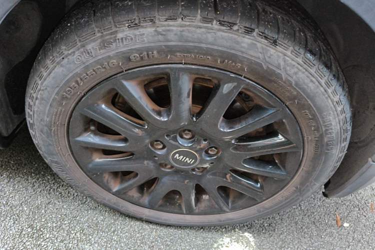 Used MINI 2015 1.5T COOPER Fun Five-Door Edition Right Front Wheel Hub