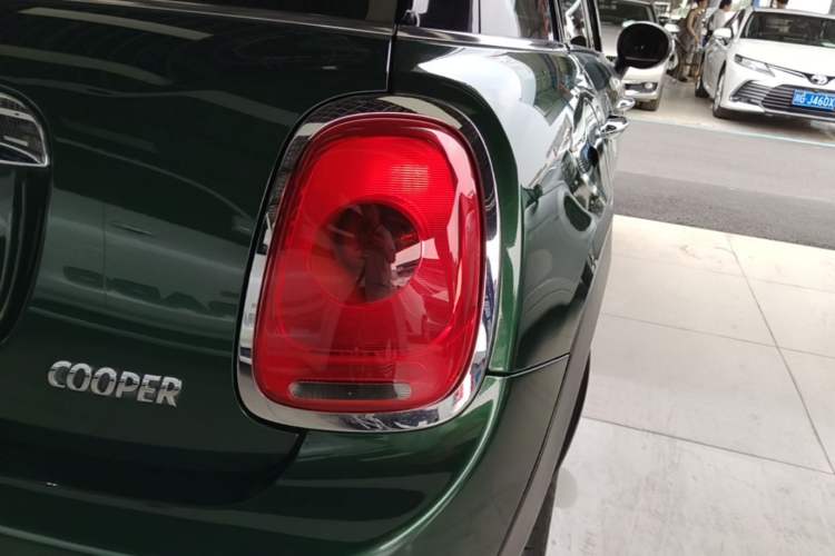 Used MINI 2015 1.5T COOPER Fun Five-Door Edition Right Rear Taillight