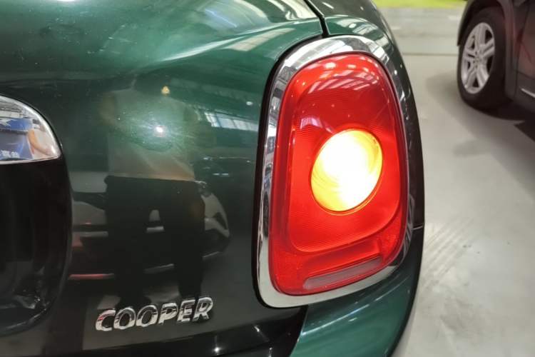 Used MINI 2015 1.5T COOPER Fun Five-Door Edition Right Rear Taillight