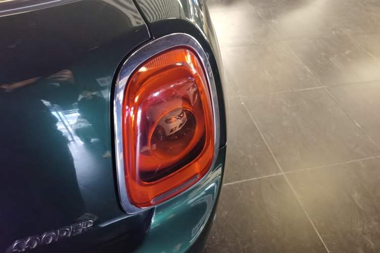 Used MINI 2015 1.5T COOPER Excitement Five-Door Edition Right Rear Taillight