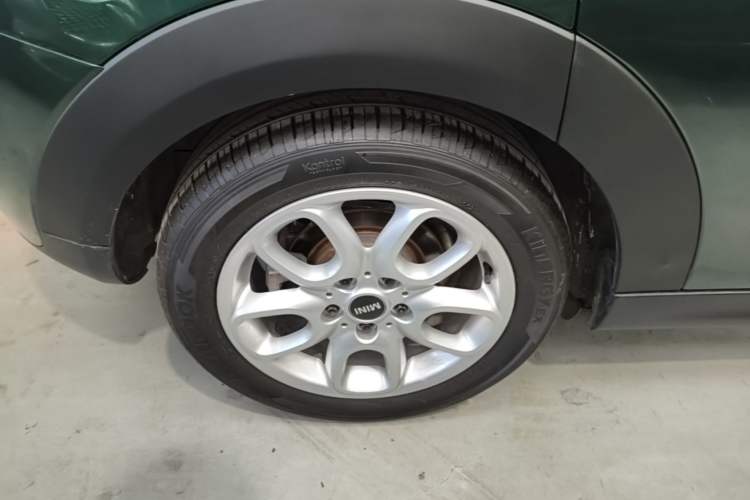 Used MINI 2015 1.5T COOPER Fun Five-Door Edition Right Rear Wheel Hub