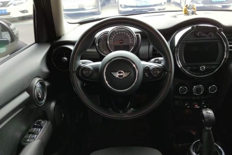 Used MINI 2015 1.5T COOPER Fun Five-Door Edition Steering Wheel