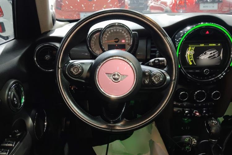 Used MINI 2015 1.5T COOPER Excitement Five-Door Edition Steering Wheel