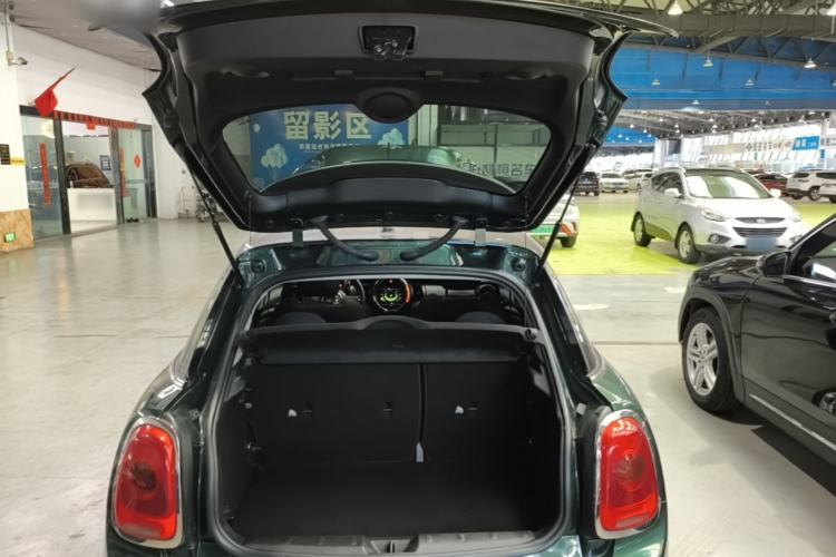 Used MINI 2015 1.5T COOPER Fun Five-Door Edition Trunk