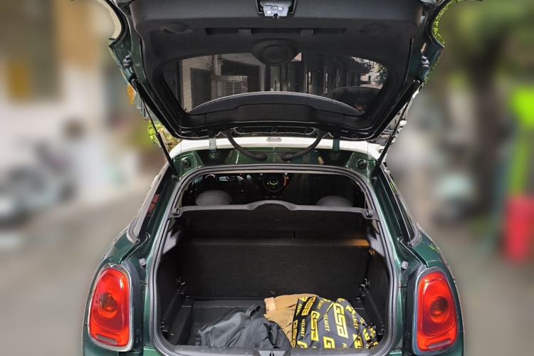 Used MINI 2015 1.5T COOPER Fun Five-Door Edition Trunk