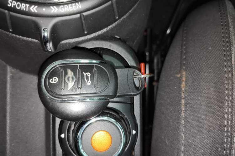Used MINI 2015 1.5T COOPER Fun Five-Door Edition Vehicle Key