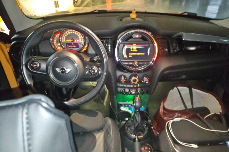Used MINI 2015 1.5T COOPER Fun Five-Door Edition Center Console