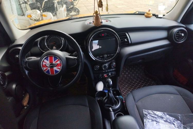 Used MINI 2015 1.2T ONE Five-Door Edition Center Console