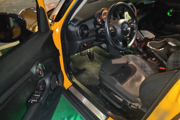 Used MINI 2015 1.5T COOPER Fun Five-Door Edition Driver Seat