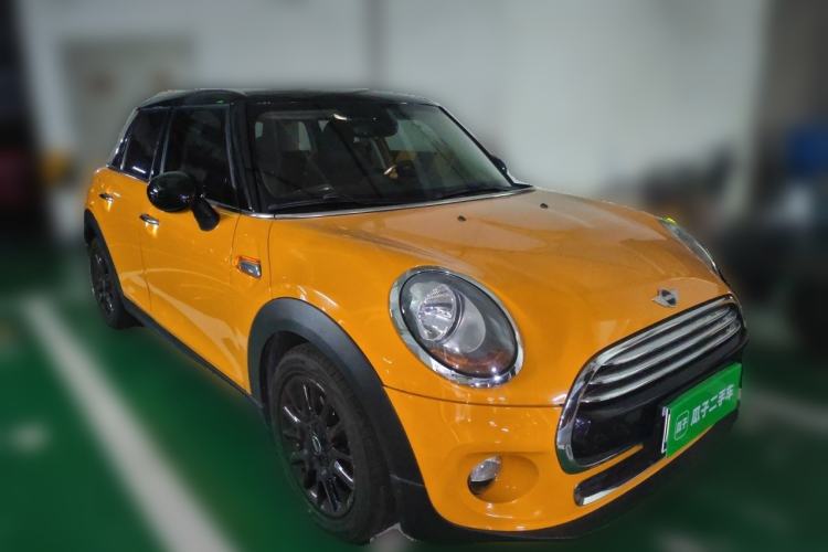 Used MINI 2015 1.5T COOPER Fun Five-Door Edition Front Right 45 Deg