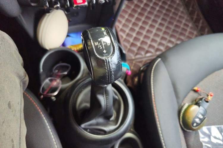 Used MINI 2015 1.2T ONE Five-Door Edition Gear Lever