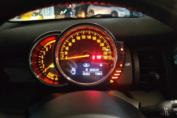 Used MINI 2015 1.5T COOPER Fun Five-Door Edition Instrument Cluster