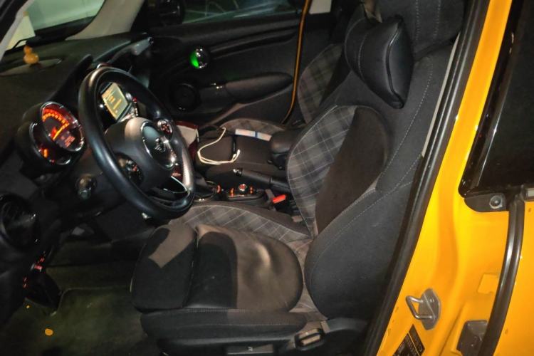 Used MINI 2015 1.5T COOPER Fun Five-Door Edition Left Front Seat