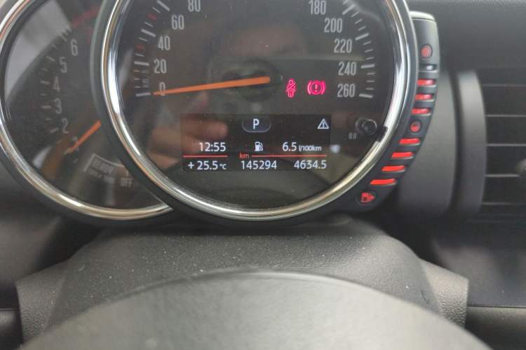 Used MINI 2015 1.2T ONE Five-Door Edition Odometer Close Up