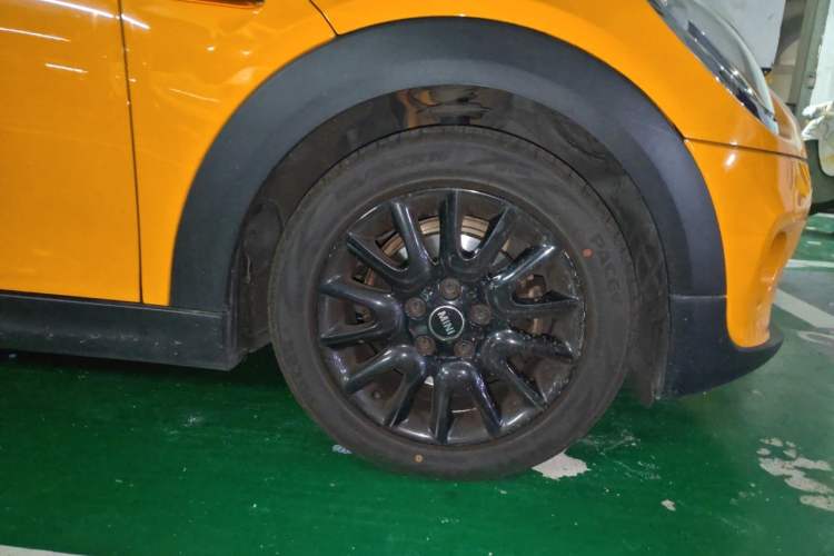 Used MINI 2015 1.5T COOPER Fun Five-Door Edition Right Front Wheel Hub