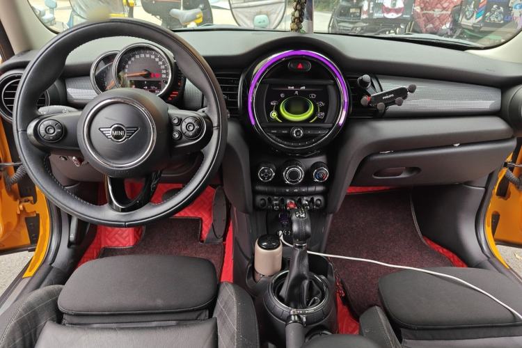 Used MINI 2015 1.5T COOPER Fun Five-Door Edition Center Console