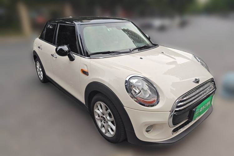 Used MINI 2015 1.5T COOPER Fun Five-Door Edition Front Right 45 Deg