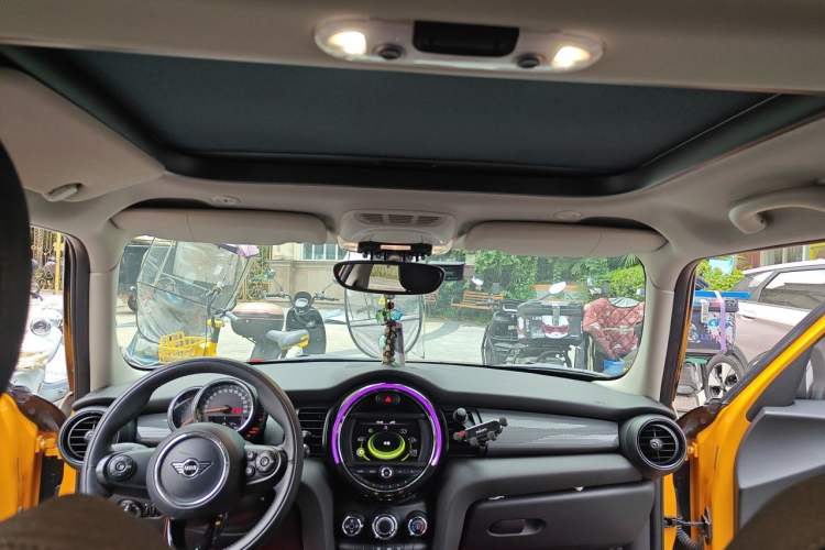 Used MINI 2015 1.5T COOPER Fun Five-Door Edition Headliner